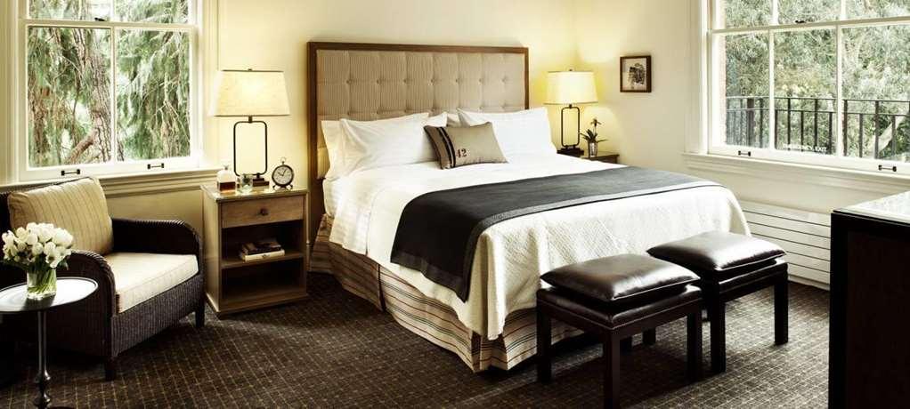 Inn At The Presidio San Francisco Room photo